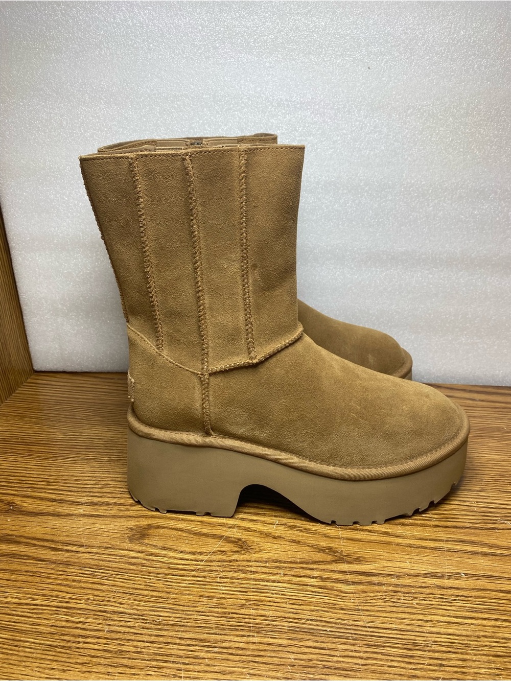 UGG Classic Twin Seam New Heights women's chestnut suede platform boots size 9